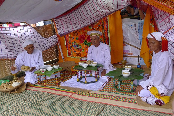 បណ្ដាក្រុមជនរួមជាតិជាជនជាតិចាមនៅវៀតណាម។ - ảnh 1